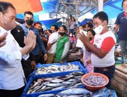 Dibantu Jokowi, Pedagang Pasar Porsea Senang
