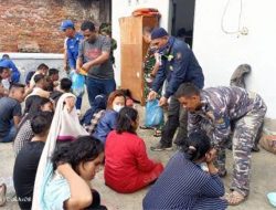 Diamankan dalam KM Kayla, Puluhan TKI Ilegal Terpaksa Mandi Lumpur