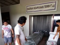 Dua Jenazah Korban Bentrok Sorong Diterbangkan Ke Daerah Asalnya