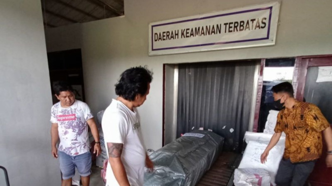 Dua Jenazah Korban Bentrok Sorong Diterbangkan Ke Daerah Asalnya