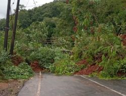 Longsor di Jalan Provinsi di Tapsel