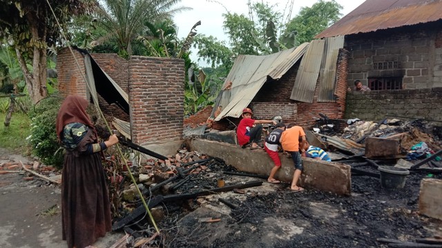 Tak Diberi Uang, Anak Bakar Rumah Orang Tua Di Binjai
