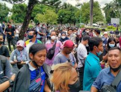 Antrean Penukaran Tiket MotoGP Mandalika Mengular Hingga Ratusan Meter