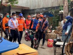 PT KAI Tertibkan Rumah di Bantaran Rel