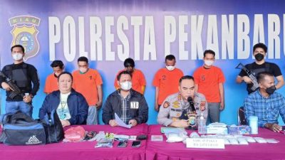 Polisi Pekanbaru Tangkap Lima Pengedar Sabu-Sabu Dengan Bukti 2,4 KG
