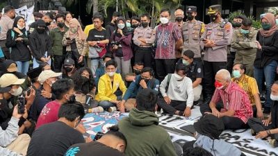 Ganjar Temui Pedemo Tolak Tambang Wadas
