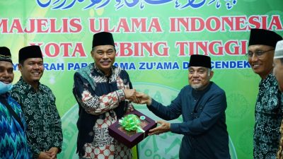 Safari Ramadhan, Warga Tebingtinggi Diajak Wali Kota Vaksin Booster