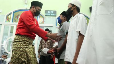 Wali Kota Salurkan Bantuan Ambulans Umat kepada BKM Ar-Raudhah