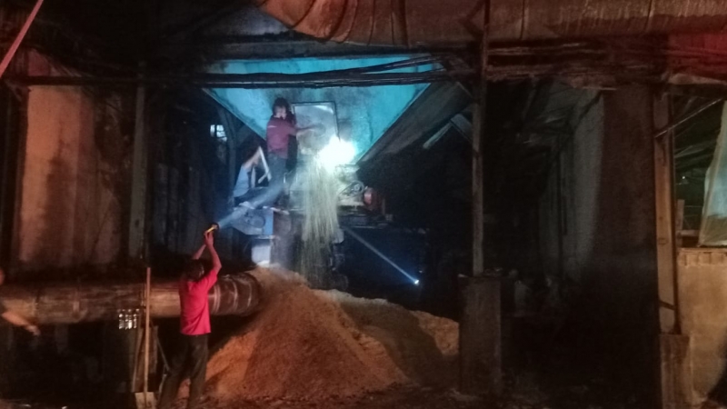 Blower Pabrik Pengolahan Kayu Falet Terbakar