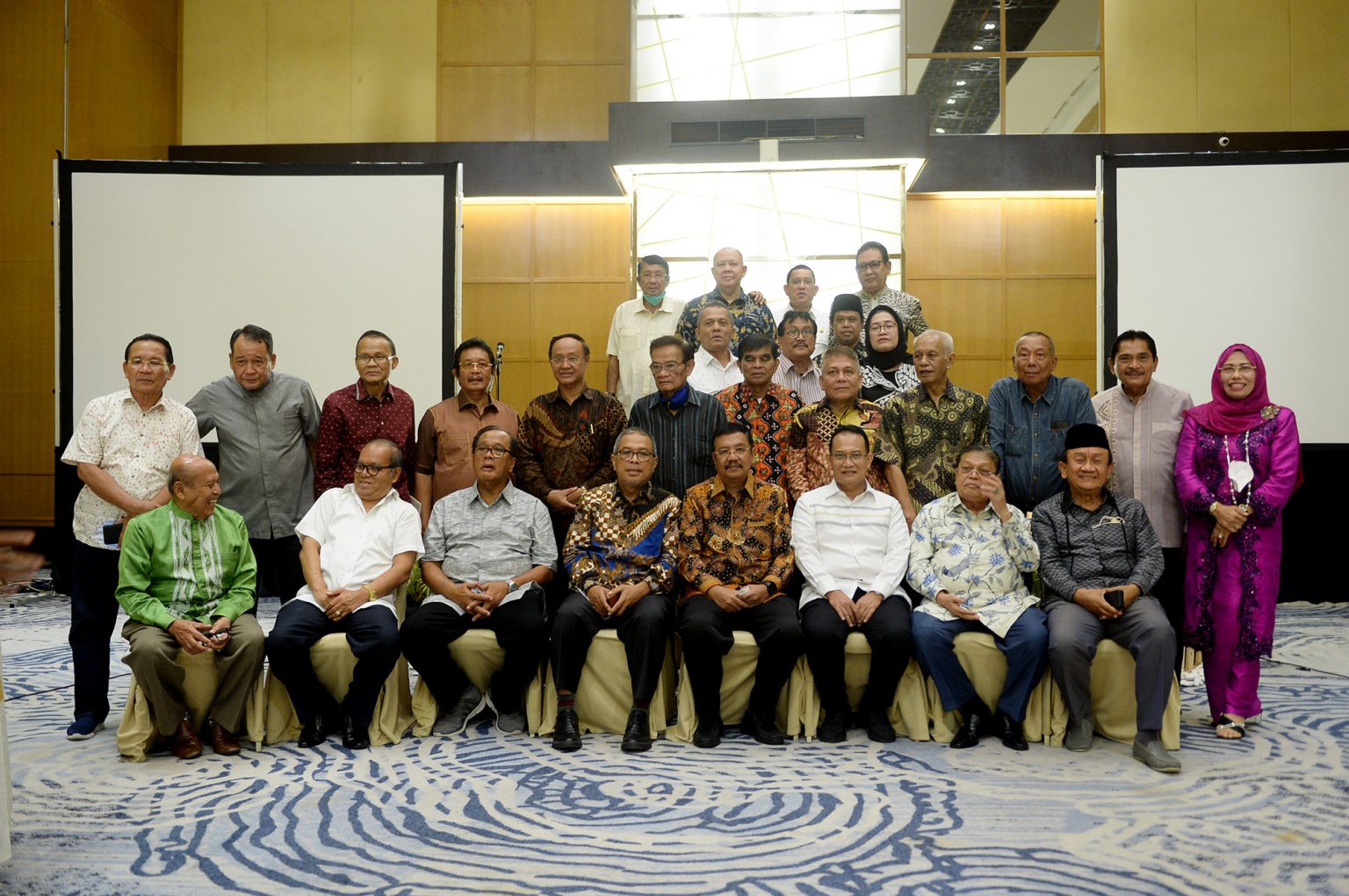 Afifi Lubis saat menghadiri silaturahmi sekaligus halalbihalal dengan pejabat purna tugas Pemprov Sumut di Hotel Arya Duta, Jalan Kapten Maulana Lubis, Medan, Rabu (25/5).