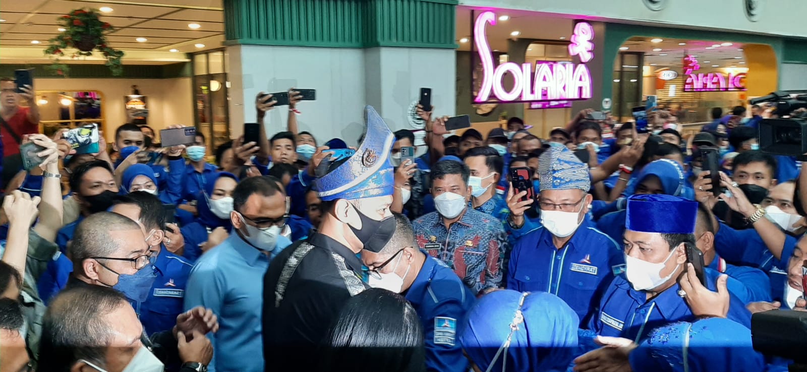 Kader Partai Demokrat Padati Bandara Kualanamu Sambut AHY
