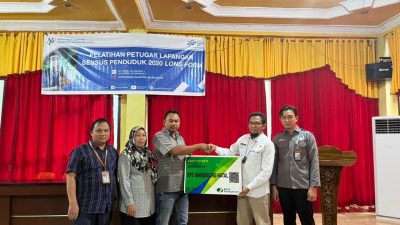 BPJS Ketenagakerjaan Madina Serahkan Kartu BPJS ke 142 Petugas LFSP BPS