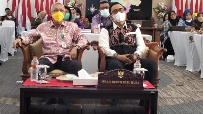 Kadis Kesehatan drg Wahid Khusyairi bersama Wabup Oky Iqbal Prima.