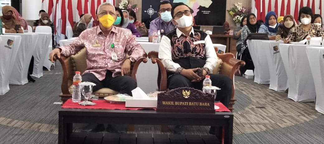 Kadis Kesehatan drg Wahid Khusyairi bersama Wabup Oky Iqbal Prima.