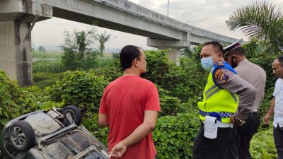 Honda Jazz Terbang Dari Atas Fly Over