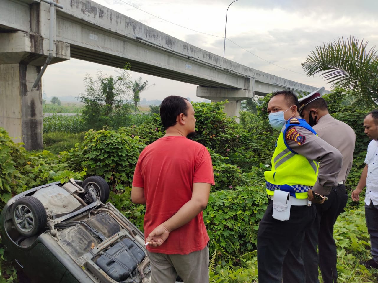 Honda Jazz Terbang Dari Atas Fly Over