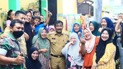 Walikota Binjai Bagikan Bantuan untuk 565 Keluarga Korban Angin Puting Beliung 