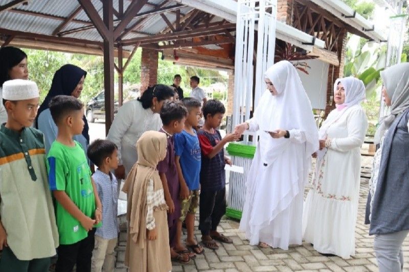 Halal Bihalal, Ketua Bhayangkari Palas Santuni Anak Yatim