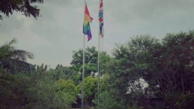 Kedubes Inggris Panen Kecaman Usai Kibarkan Bendera LGBT