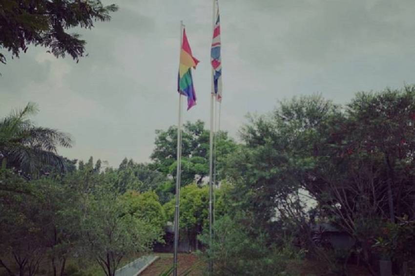 Kedubes Inggris Panen Kecaman Usai Kibarkan Bendera LGBT