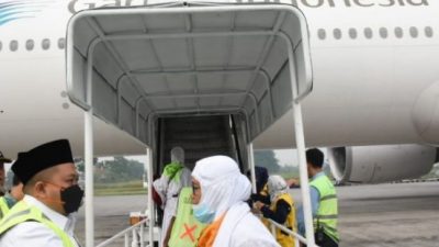 Dolly Antarkan 83 Calhaj Tapsel Hingga Tangga pesawat