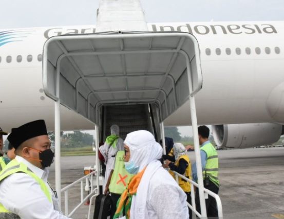 Dolly Antarkan 83 Calhaj Tapsel Hingga Tangga pesawat