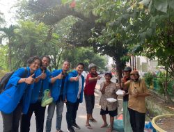 KOPERMASU Bagikan Nasi Bungkus ke Abang Becak & Pemulung