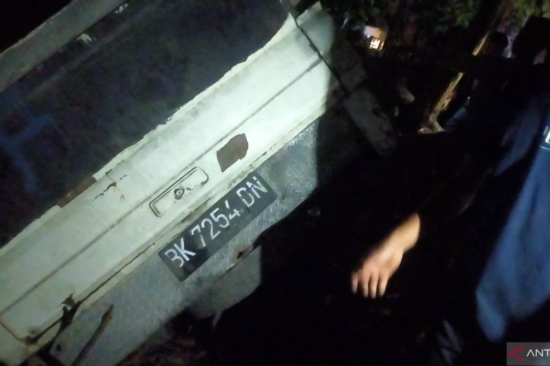 Mini Bus Muatan Drum Solar Tabrak 5 Pengendara, 1 Meninggal Dunia