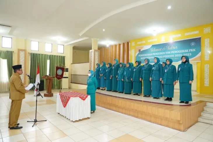 Pj.Wali Kota Tebing Tinggi Muhamad Dimiyathi kukuhkan pengurus TP PKK 2022 – 2023.