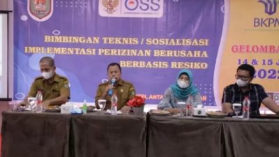 Asisten Ekonomi Pembangunan Drs Muhilli Lubis membuka secara resmi Bimbingan Teknis / Sosialisasi Implementasi Perizinan Berusaha Berbasis Resiko.