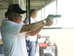 Wakil Wali Kota Aulia Ikuti Lomba Tembak Pistol Eksekutif