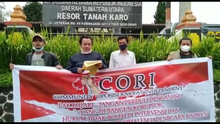 Massa CORI Serahkan Bukti Dugaan Tindak Pidana Korupsi Pemkab Karo
