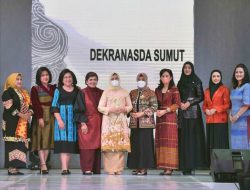 Songket Batu Bara Tampil Memukau di Ajang Sumut Fashion Week 2022