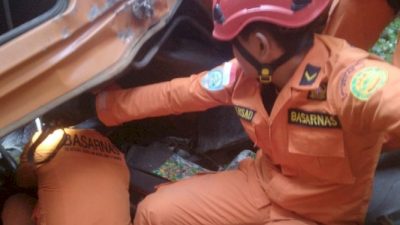 Tronton Masuk Jurang Sopir Tewas