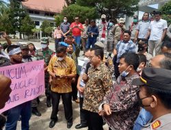 Dugaan Korupsi DD, Kelompok Koalisi Desa Sibuea Unjukrasa