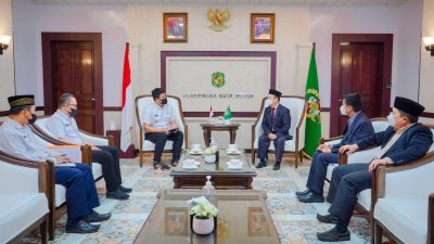 Terima Pengurus Pesantren Ar Raudlatul Hasanah Bobby Diminta Jadi Inspektur Upacara