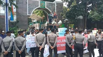Unjukrasa di Gedung Kejaksaan Agung GEMUK Desak Kejagung Copot Kejari Karo