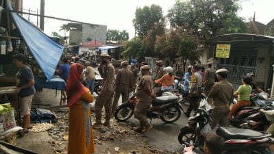 Trantib Lubukpakam Tertibkan Pedagang Liar