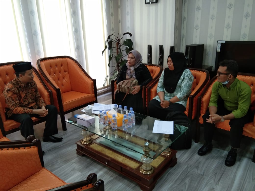 Gegara Diberhentikan Sepihak Puluhan Guru Honor jadi Pengangguran