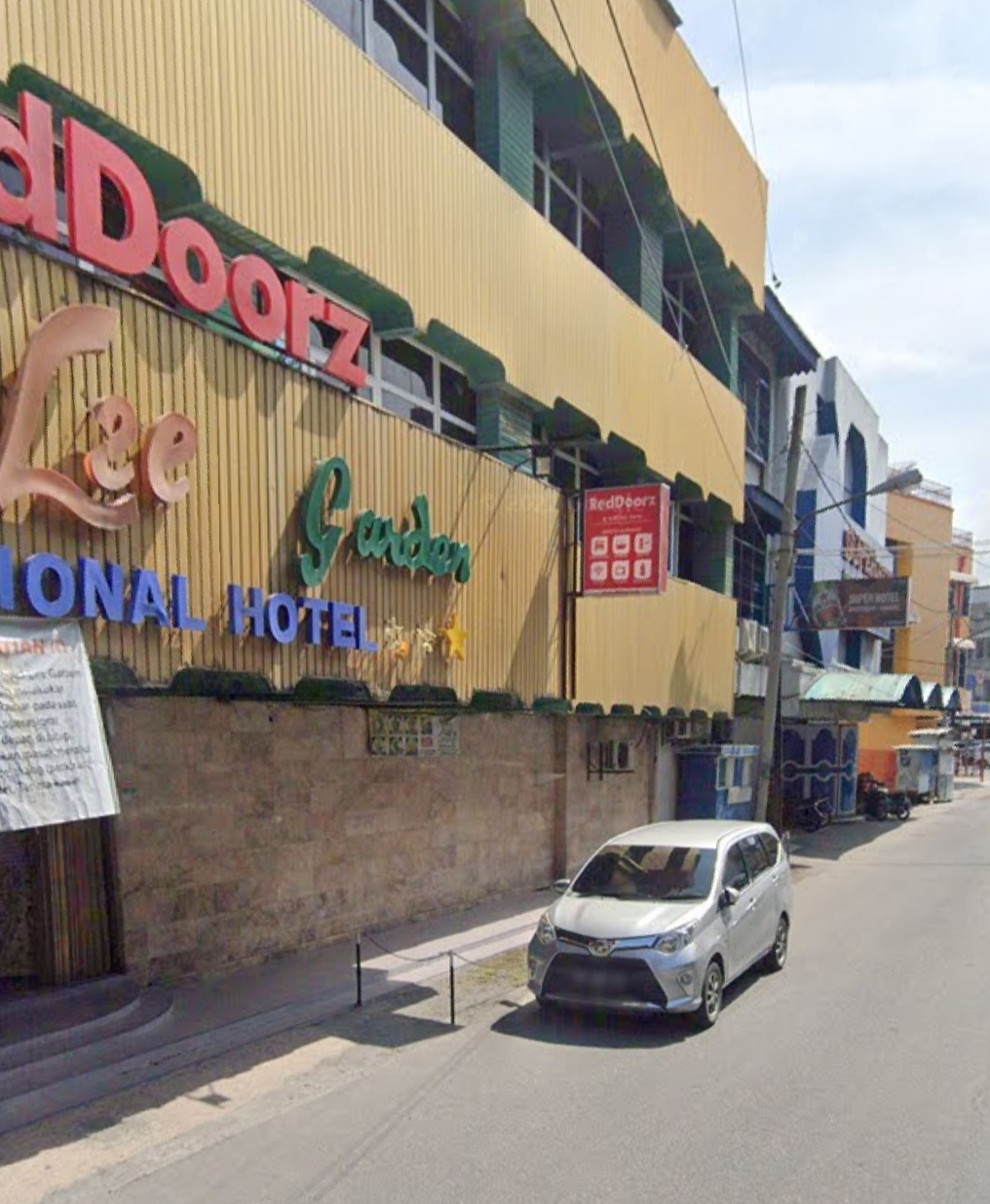 KTV & Bar Lee Garden Ganti Nama Traxx Club' & KTV