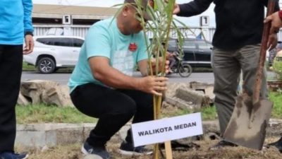Wali Kota Medan Tanam 360 Pohon Dukung Zona Mitigasi Bencana di Belawan