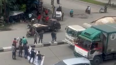 Mahasiswa Hadang Truk di Jalan Williem Iskandar Medan Minta Bupati Copot Kadishub dan Kadis PU