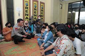 Polda Sumut Pindahkan 212 PMI Ilegal ke Asrama Haji Medan