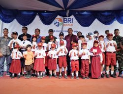 BRI Peduli Beasiswa Rp100 juta kepada Pelaku Usaha Mikro