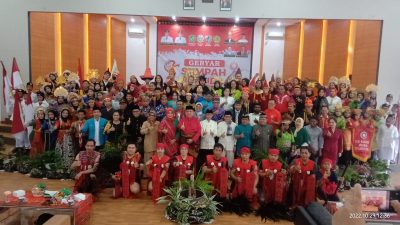 Ketua FORKALA Kota Medan Datoq Adil Freddy Haberham SE foto bersama usao acara Gelar Gebyar Sumpah Pemuda.