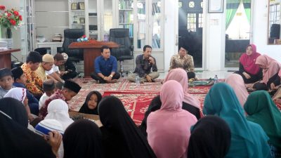 Dinas PPAPPKB menyantuni anak yatim piatu, Jumat (17/3/2023).(Bekti/NON-STOP.id)