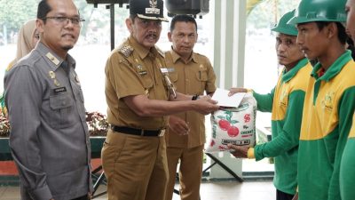 Pemko Tebing Tinggi Bagikan Tali Asih Kepada 301 Petugas Lapangan Non ASN Dinas Lingkungan Hidup