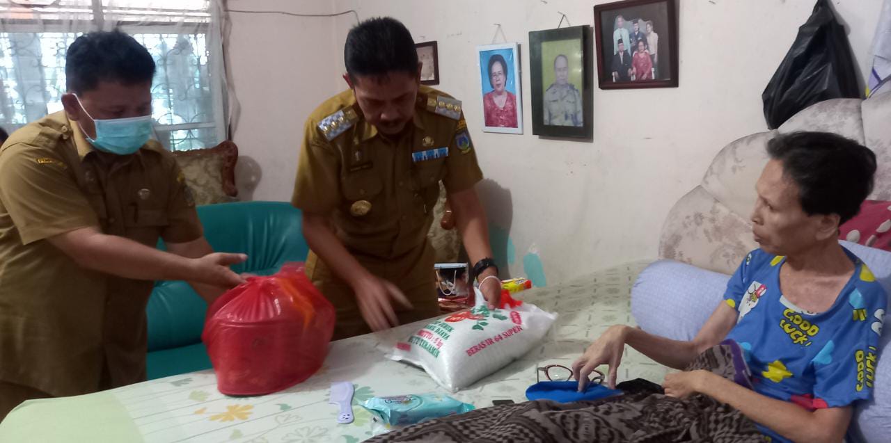 Pemko Tebing Tinggi Serahkan Bantuan Program Rehabilitasi Sosial