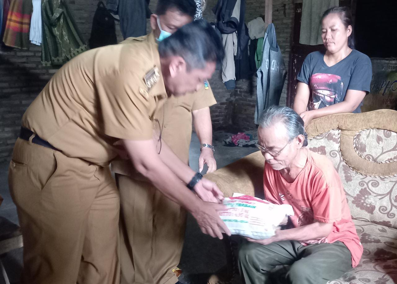 Pemko Tebing Tinggi Serahkan Bantuan Program Rehabilitasi Sosial