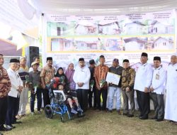 Wali Kota Binjai Serahkan 24 Unit Kunci Rumah Sehat Layak Huni